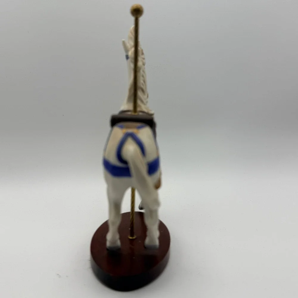 Heritage Heirloom Carousel‎ Animal Figurines Musical Base Set Multicolored Wood